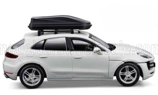 1:24 Bburago - 2013 Porsche Macan White *With Roof Box*