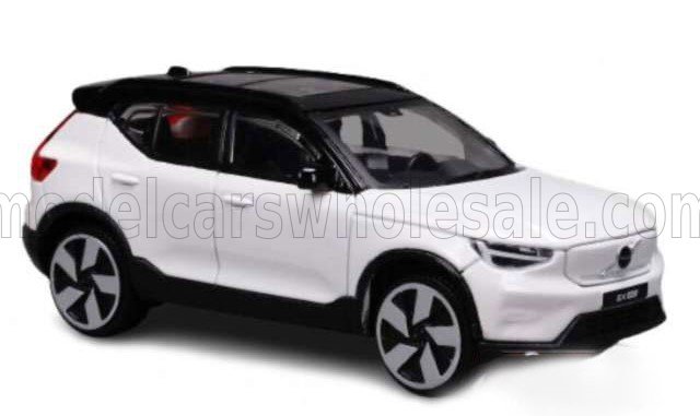 1:43 Bburago - 2026 Volvo EX40 White