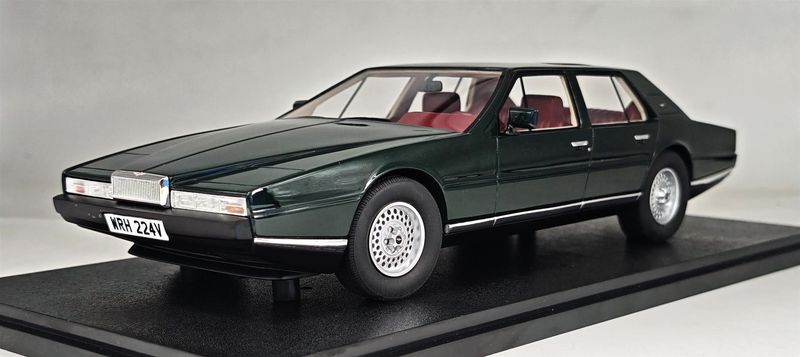 1:18 Cult Models - Aston Martin Lagonda green 1985 1:18 Cult Models - Aston Martin Lagonda green 1985