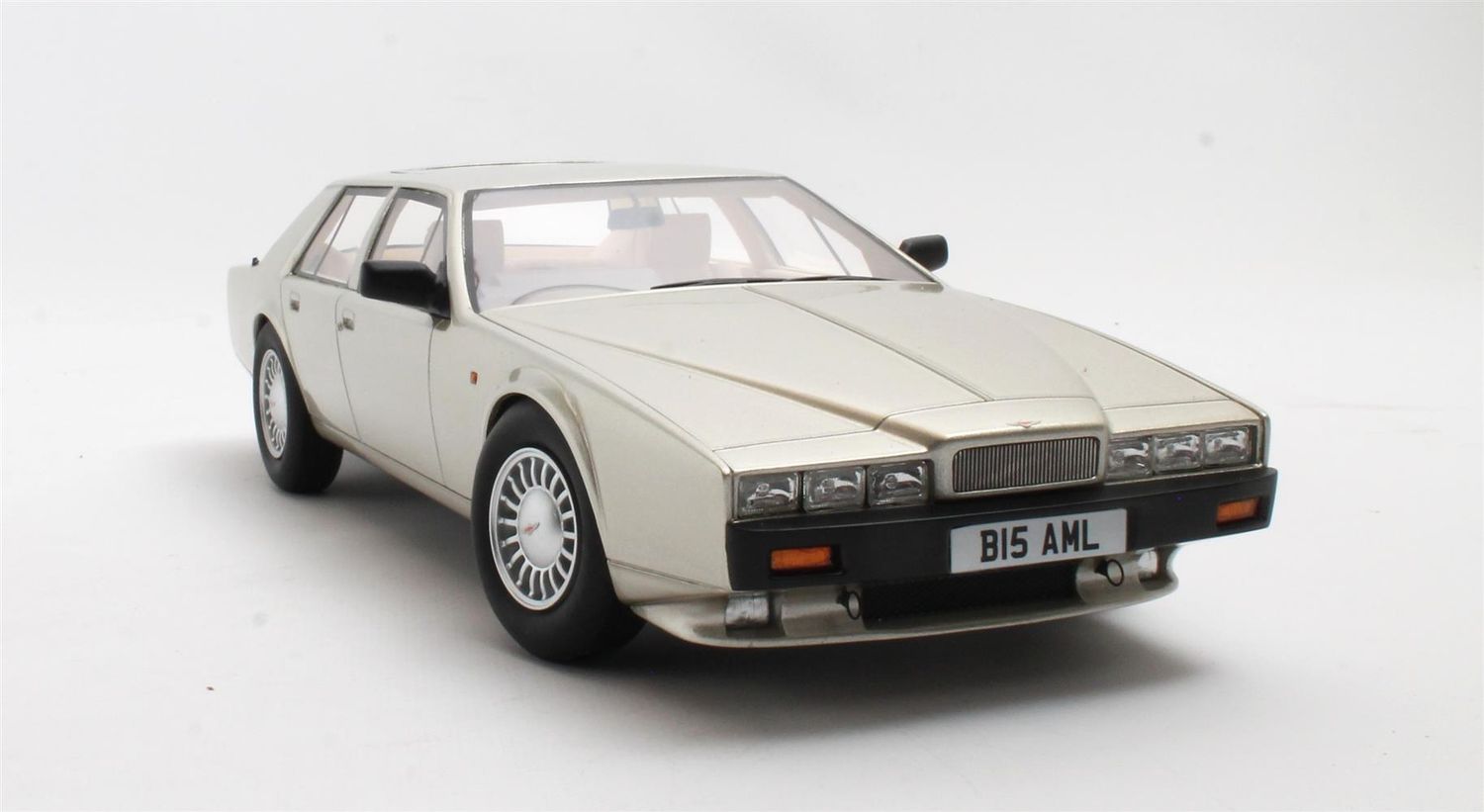 1:18 Cult Models - Aston Martin Lagonda Serie IV coniston sand 88-90