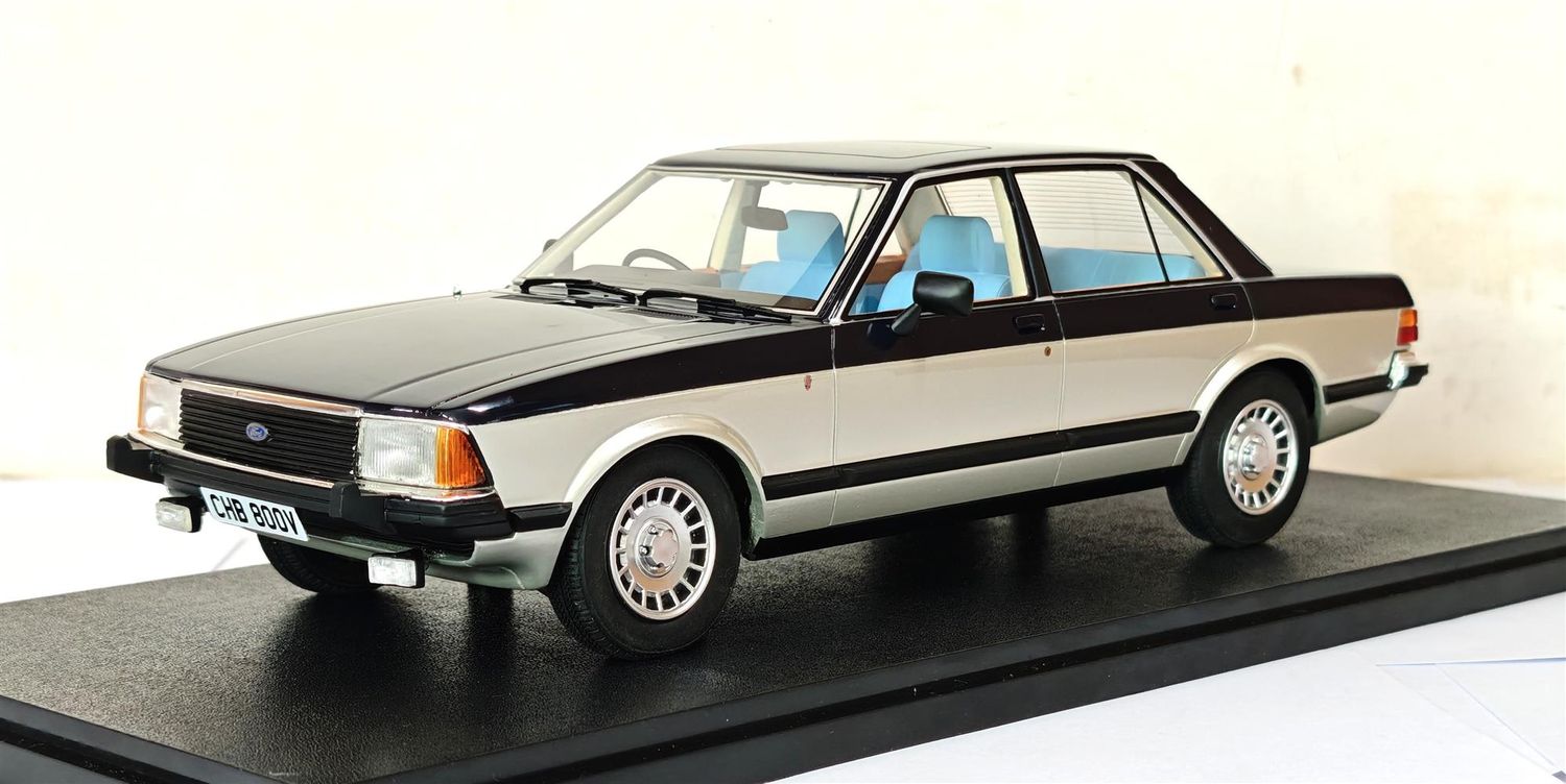 1:18 Cult Models - Ford Granada 2.8 Ghia Sapphire blue/silver
