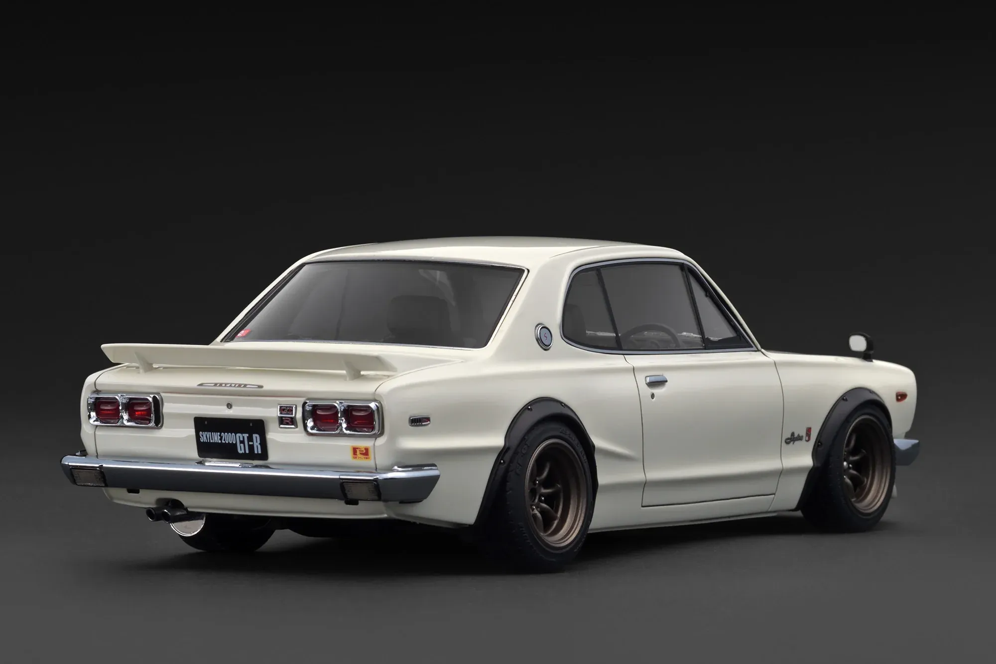 1:18 Ignition - Nissan Skyline 2000 GT-R (KPGC10), white ivory