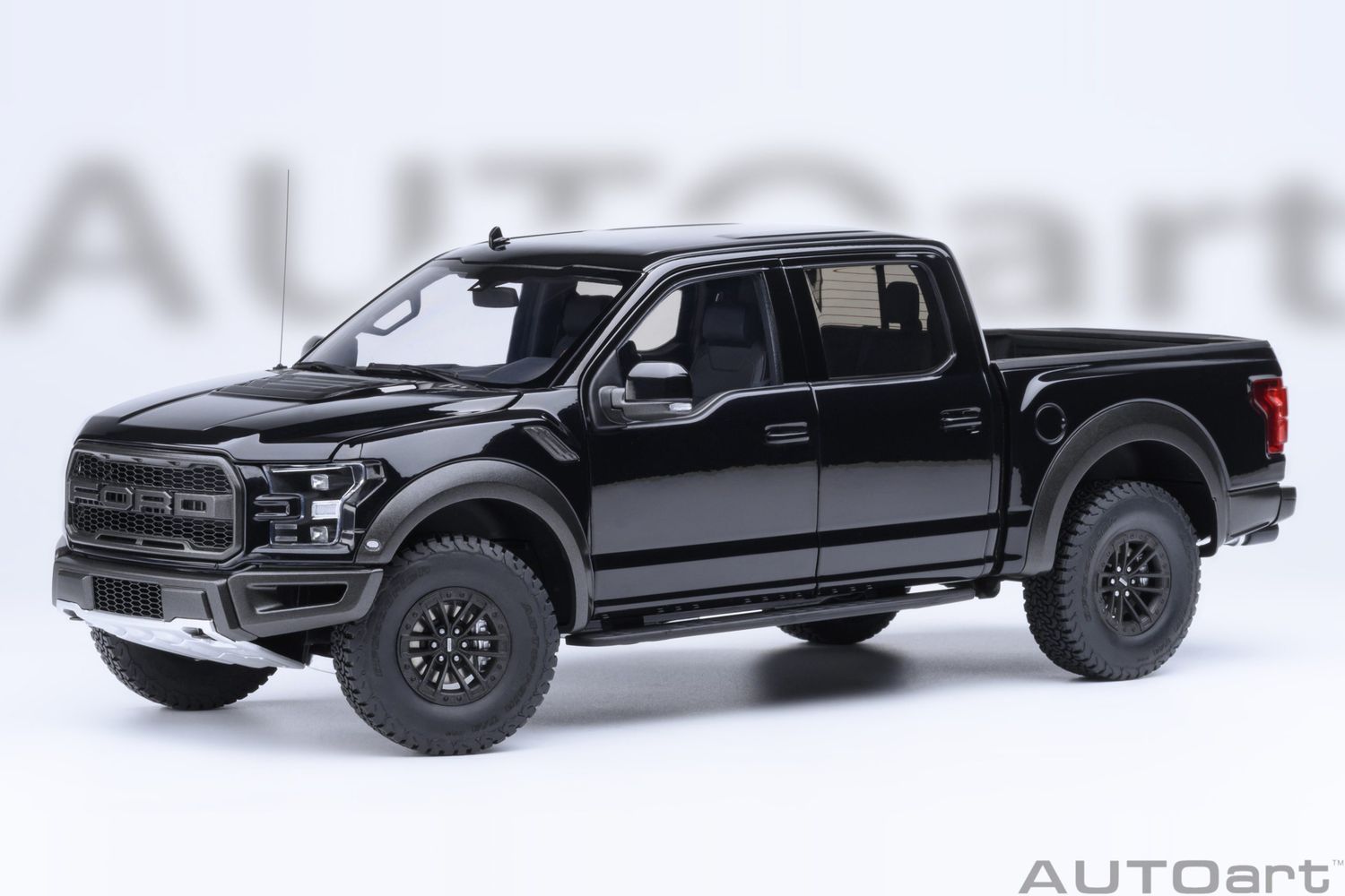 1:18 Autoart - Ford F-150 Raptor Supercrew 2019 (Agate Black)