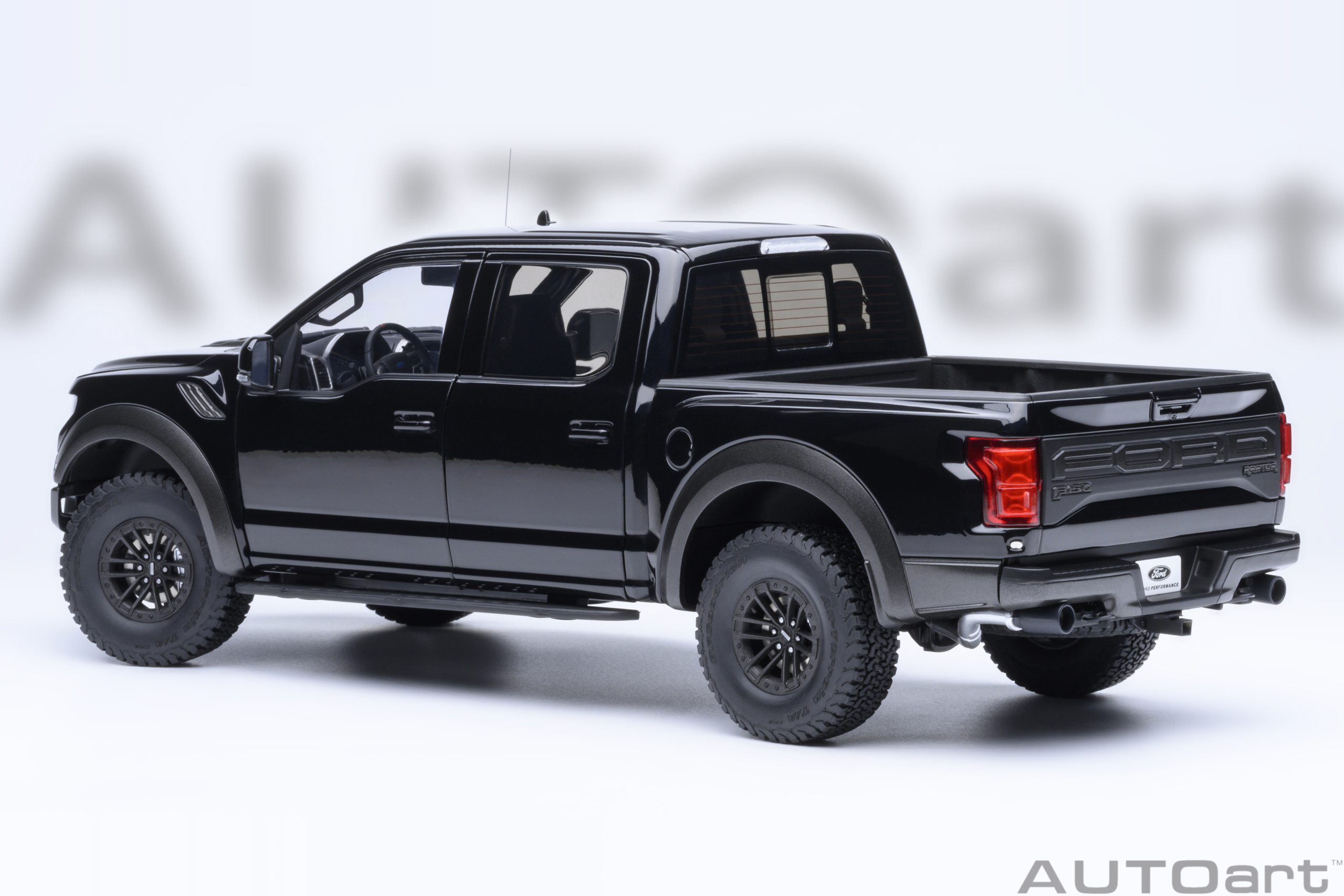 1:18 Autoart - Ford F-150 Raptor Supercrew 2019 (Agate Black)