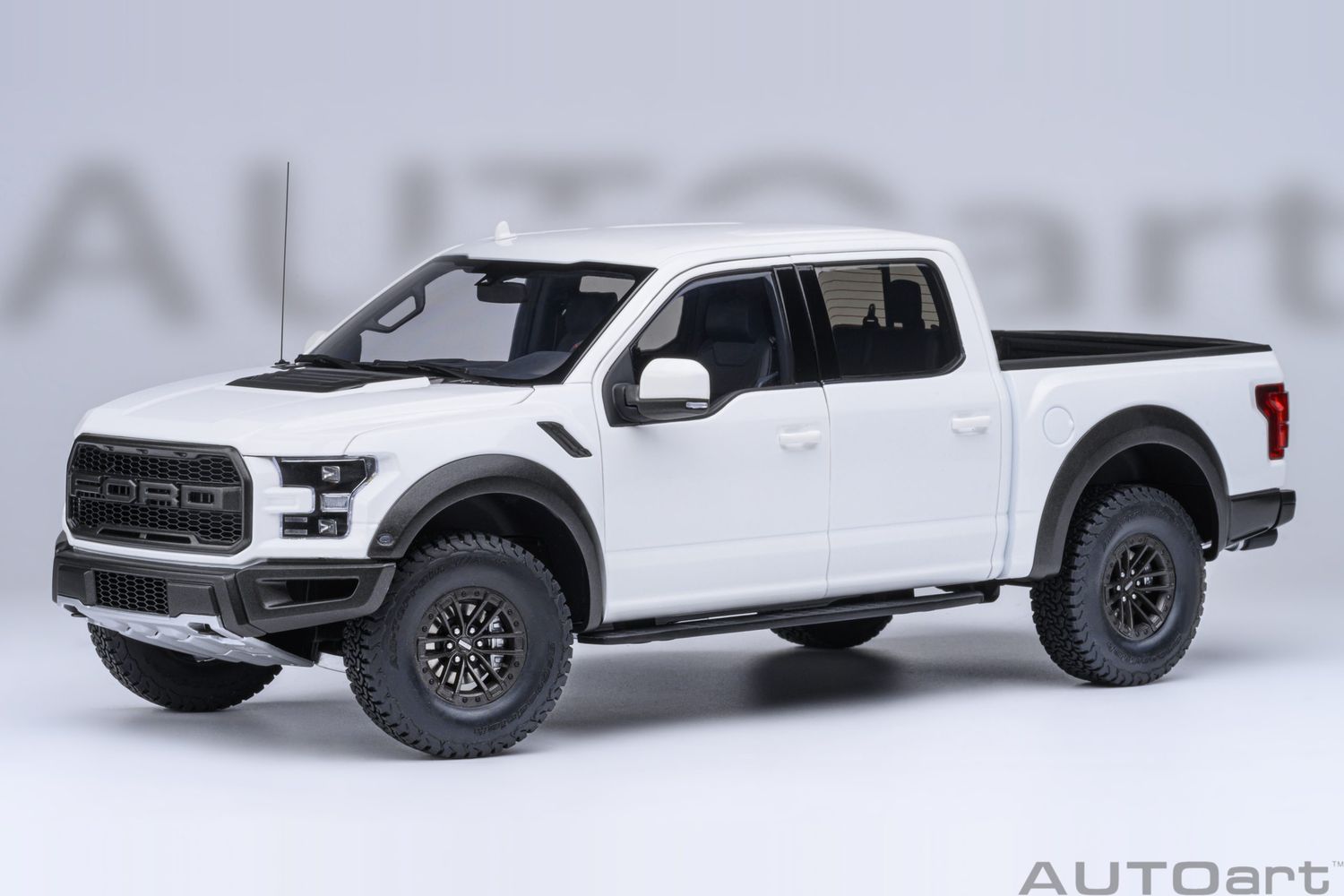 1:18 Autoart - Ford F-150 Raptor Supercrew 2019 (Oxford White)