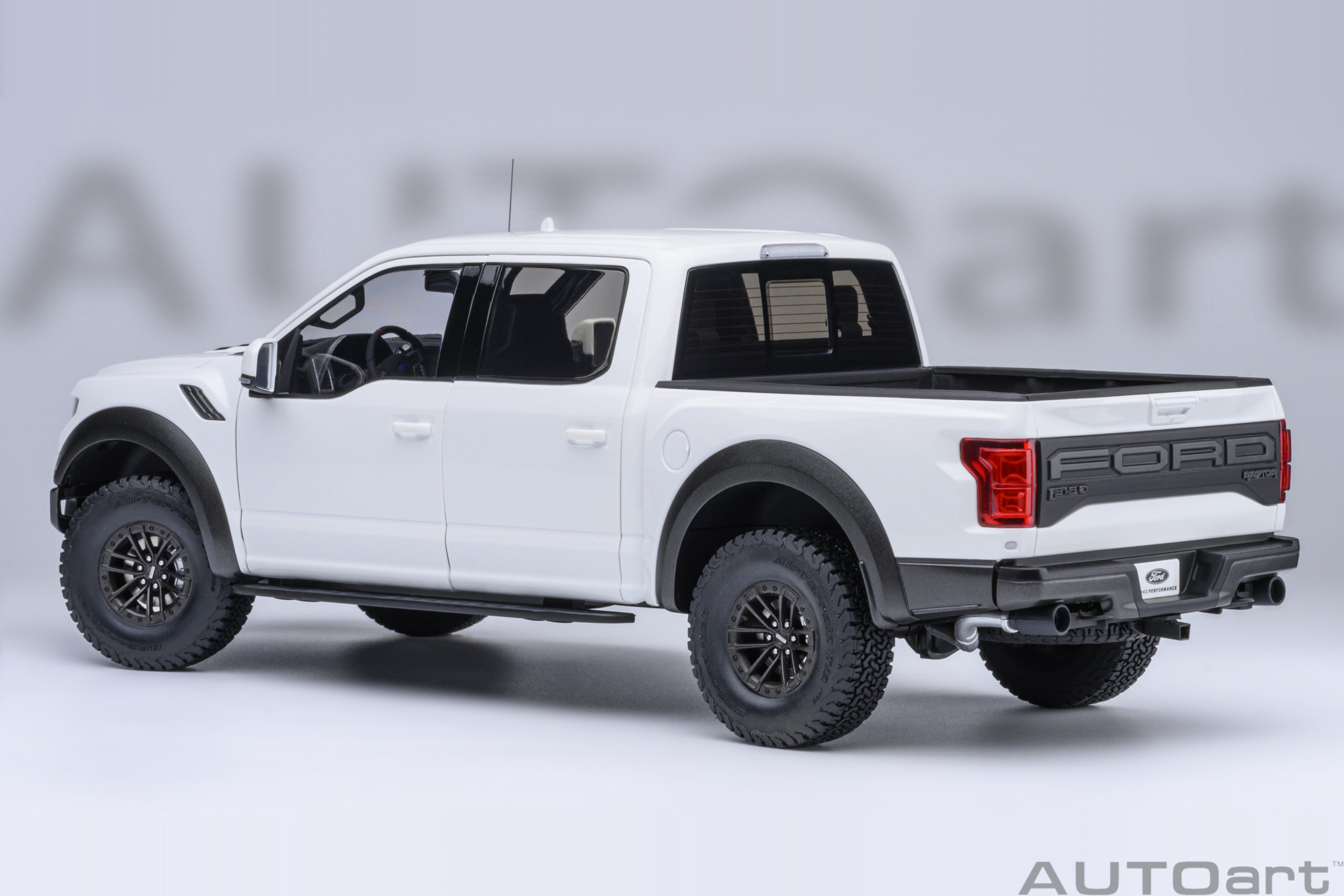 1:18 Autoart - Ford F-150 Raptor Supercrew 2019 (Oxford White)