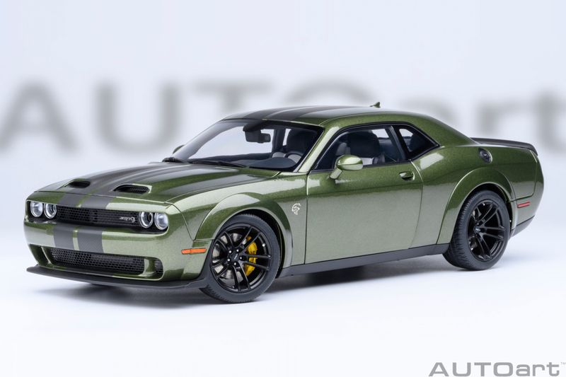 1:18 Autoart - Dodge Challenger SRT Jailbreak 2022 (F8 Green)