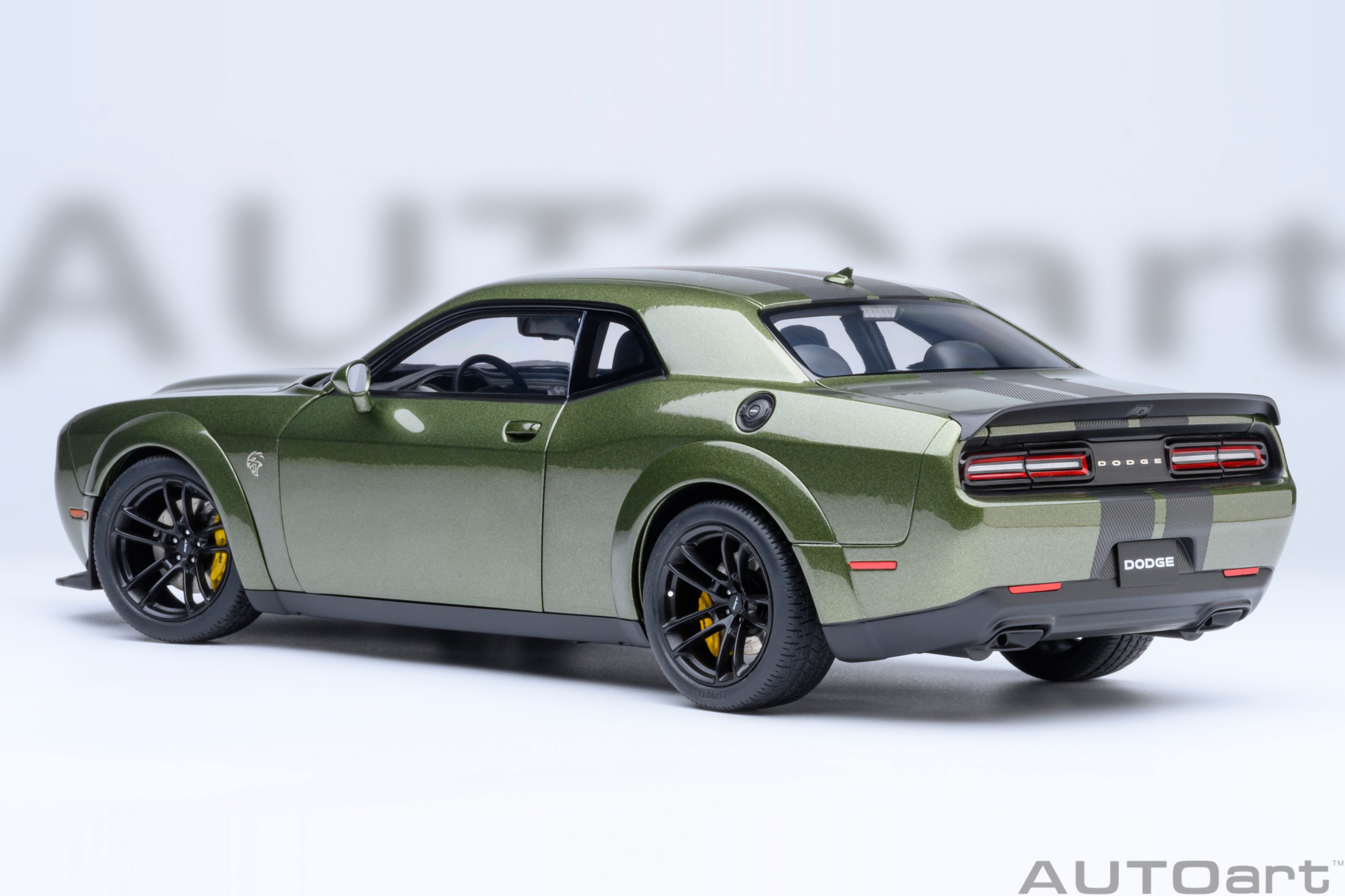 1:18 Autoart - Dodge Challenger SRT Jailbreak 2022 (F8 Green)