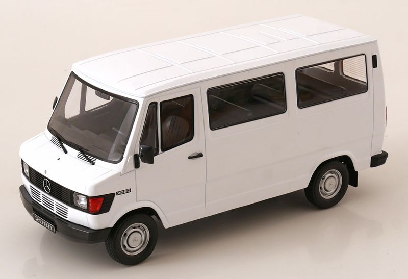 1:18 KK Scale - Mercedes 208 D Bus 1988 weiß  *Reproduktion*