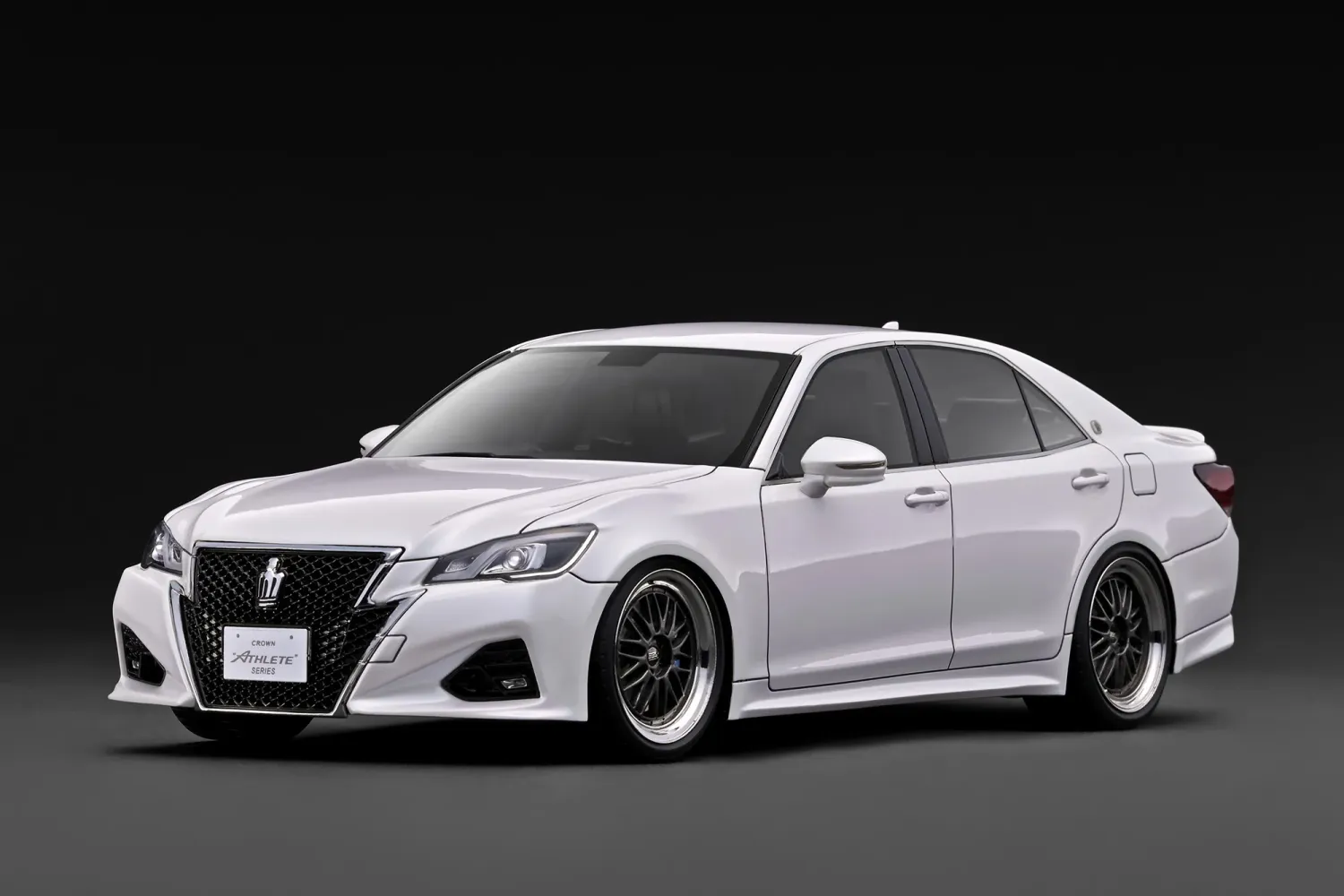 1:18 Ignition - Toyota Crown Athlete S (GRS214), pearl white