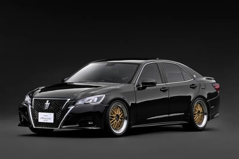 1:18 Ignition - Toyota Crown Athlete G (GRS214), black 1:18 Ignition - Toyota Crown Athlete G (GRS214), black