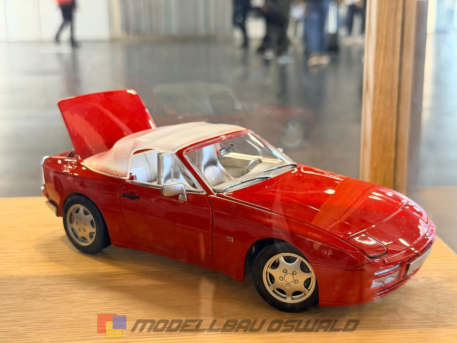 1:18 Norev - 1989 Porsche 944 S Cabriolet Red