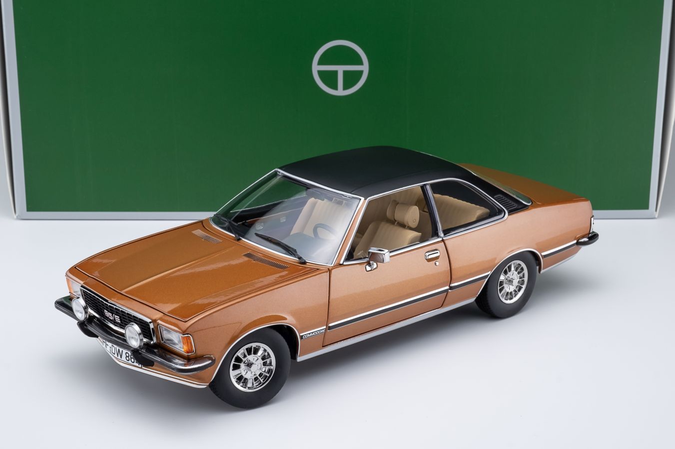 1:18 Touring Modelcars - Opel Commodore B GS/E Coupé 1975 - brown met.