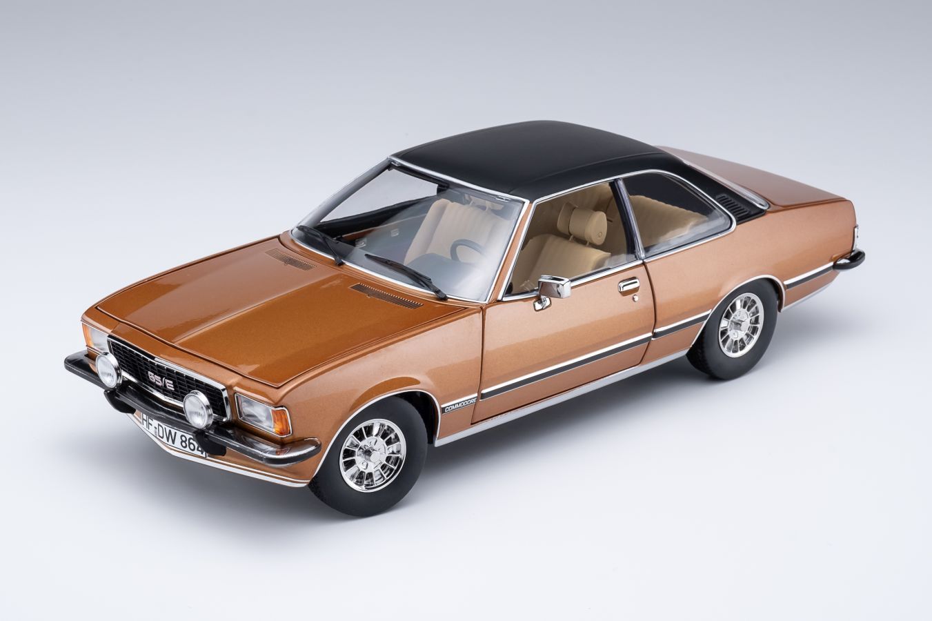 1:18 Touring Modelcars - Opel Commodore B GS/E Coupé 1975 - brown met.
