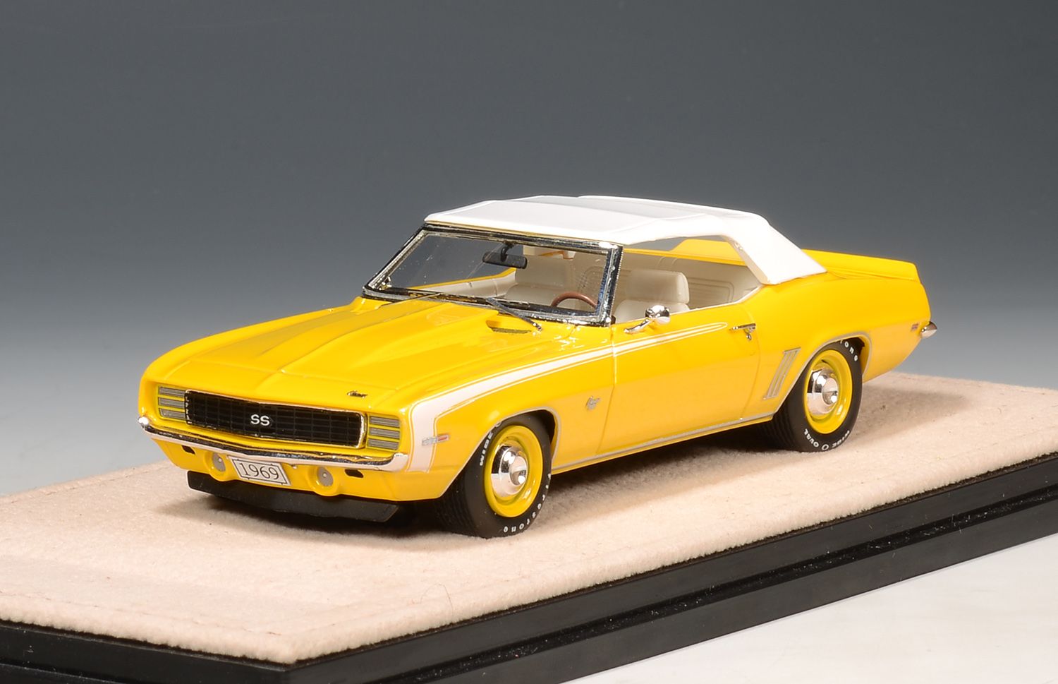 1:43 Stamp Models - 1969 Chevrolet Camaro RS SS Convertible Closed roof Daytona Yellow