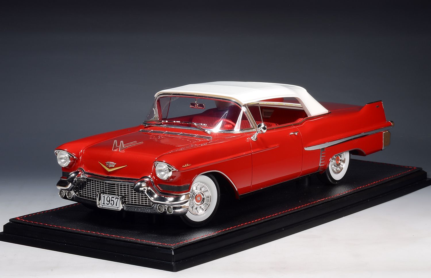1:18 Stamp Models - 1957 Cadillac Series 62 Convertible Closed roof Dakotah Red
