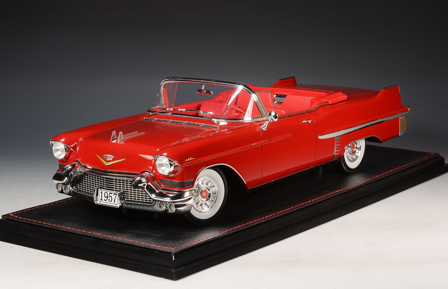 1:18 Stamp Models - 1957 Cadillac Series 62 Convertible Open roof Dakotah Red