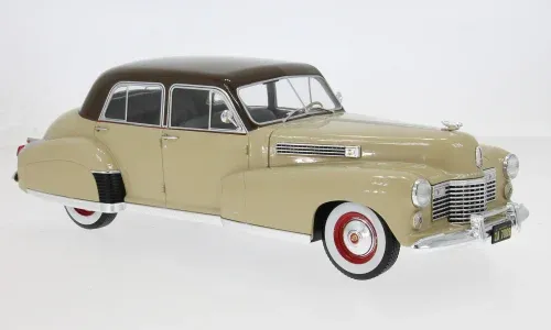 1:18 MCG - Cadillac Fleetwood Series 60 Special Sedan, beige/dunkelbraun, 1941 1:18 MCG - Cadillac Fleetwood Series 60 Special Sedan, beige/dunkelbraun, 1941
