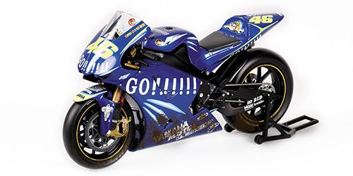 1:12 Minichamps - YAMAHA YZR-M1 – GAULOISES FORTUNA YAMAHA – VALENTINO ROSSI – WORLD CHAMPION – MOTOGP 2004 – DIRTY VERSION