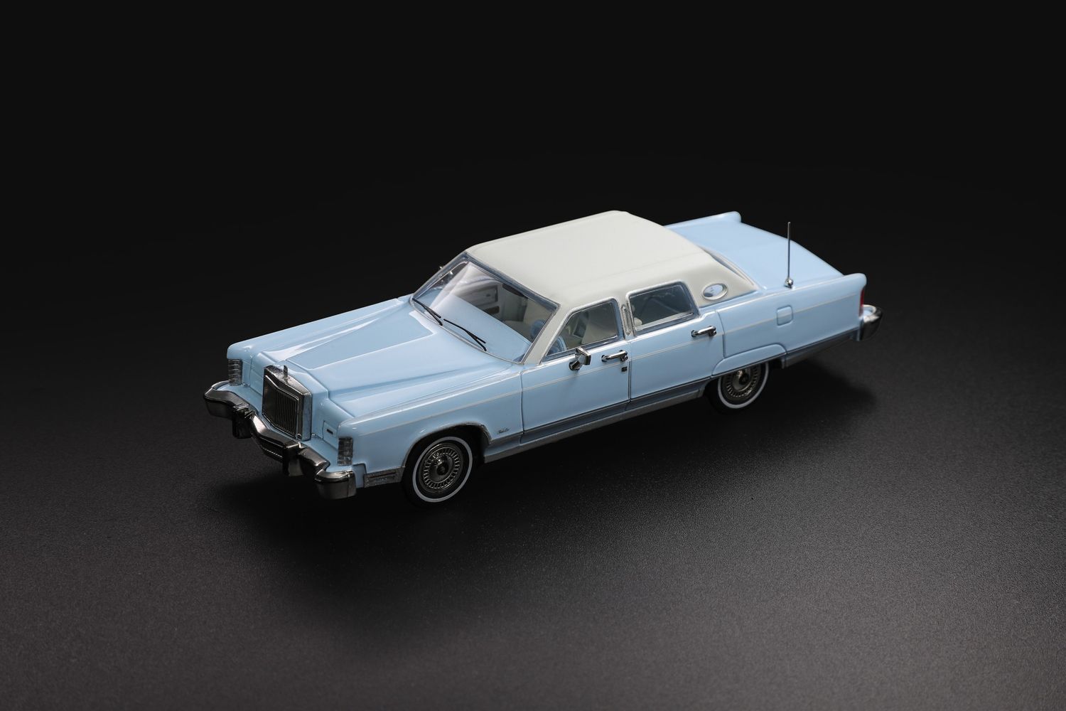 1:64 Sunstar - Lincoln Continental, hellblau/weiss, 1979