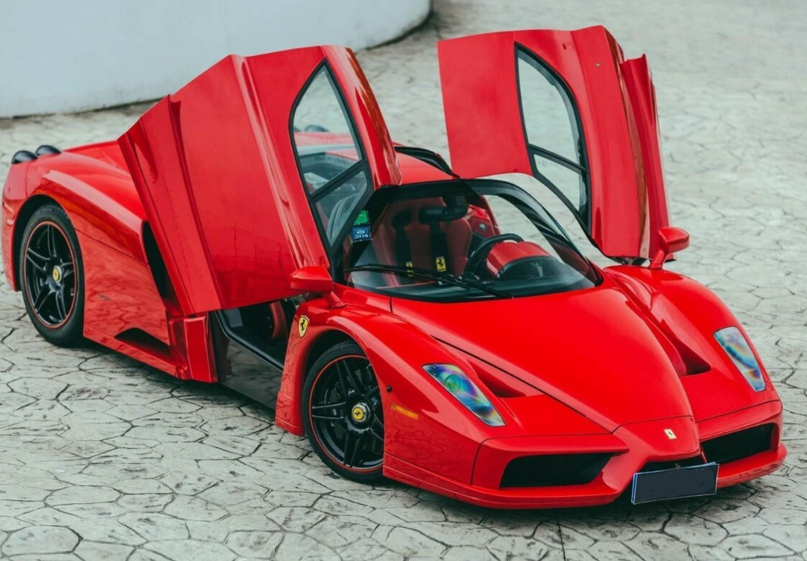 1:18 BBR - Ferrari Enzo Rosso Corsa - Black and red wheels - *Luxury Pack*