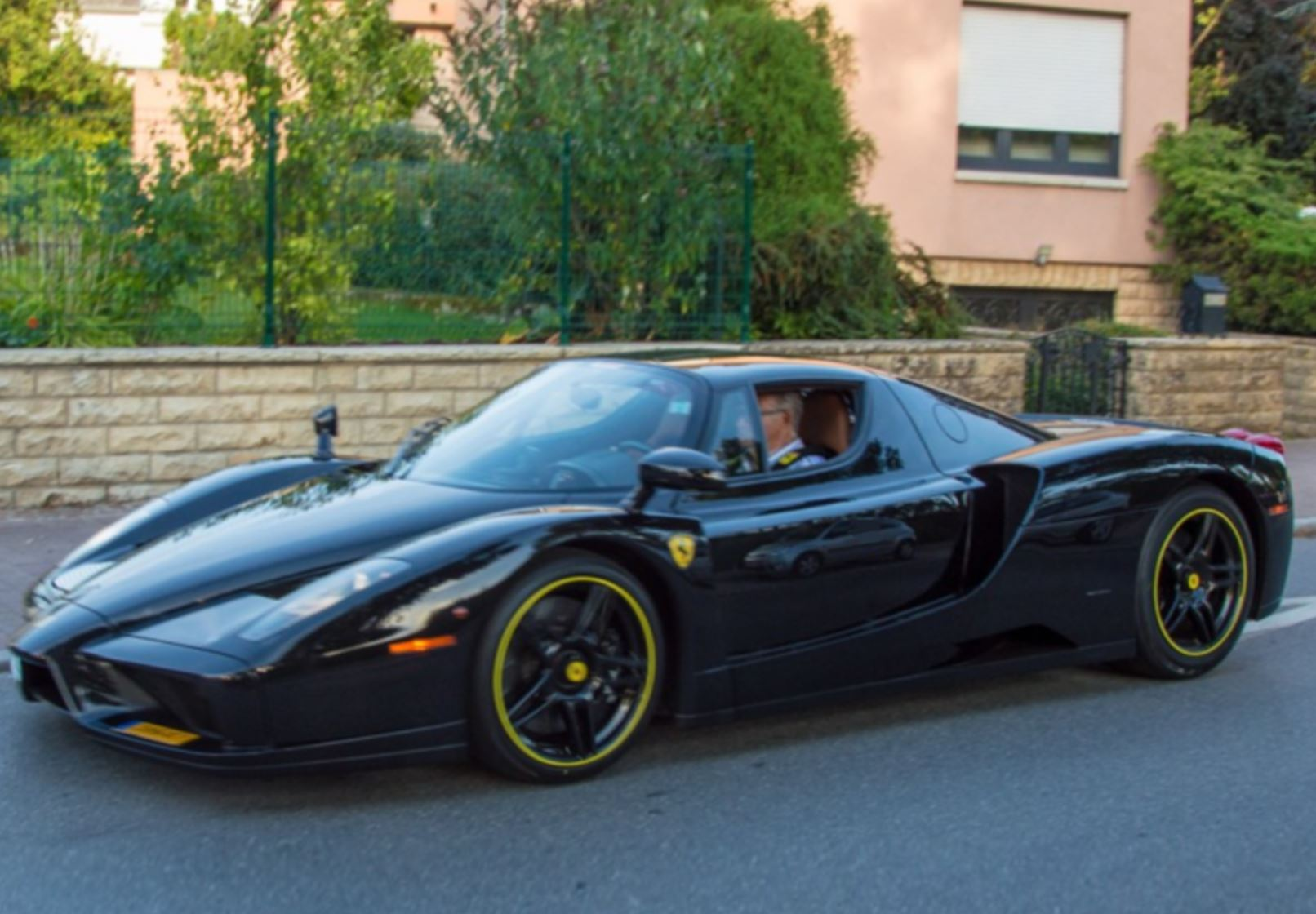 1:18 BBR - Ferrari Enzo Nero DS - Black and yellow wheels - *Luxury Pack*