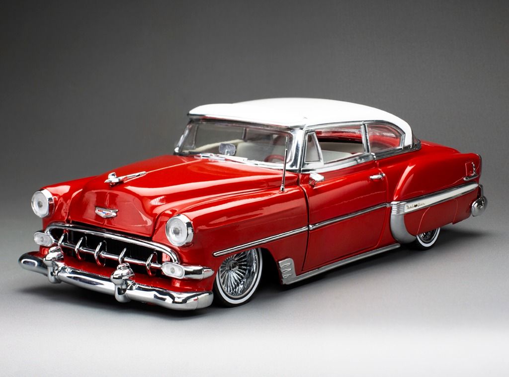 1:18 Sunstar - 1954 Chevrolet Bel Air Coupe Hard-Top Lowrider - Red