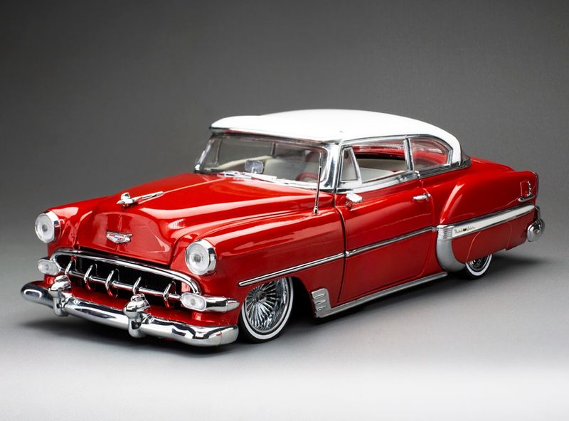1:18 Sunstar - 1954 Chevrolet Bel Air Coupe Hard-Top Lowrider - Red