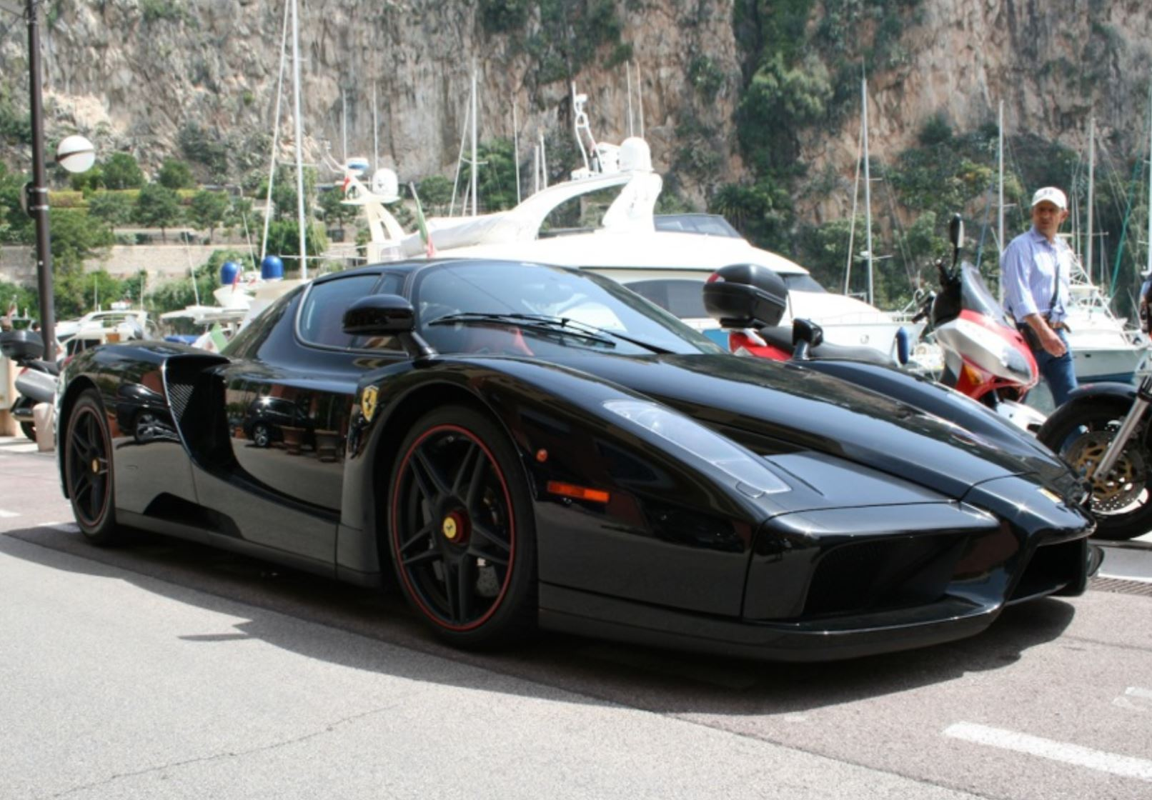 1:18 BBR - Ferrari Enzo Nero DS - Black and red wheels - *Luxury Pack*