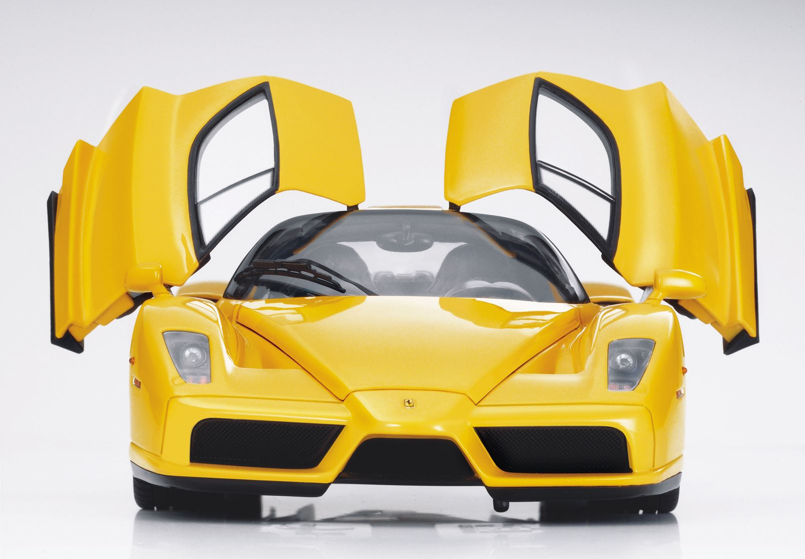 1:18 BBR - Ferrari Enzo Giallo Modena - Silver wheels - *Luxury Pack*
