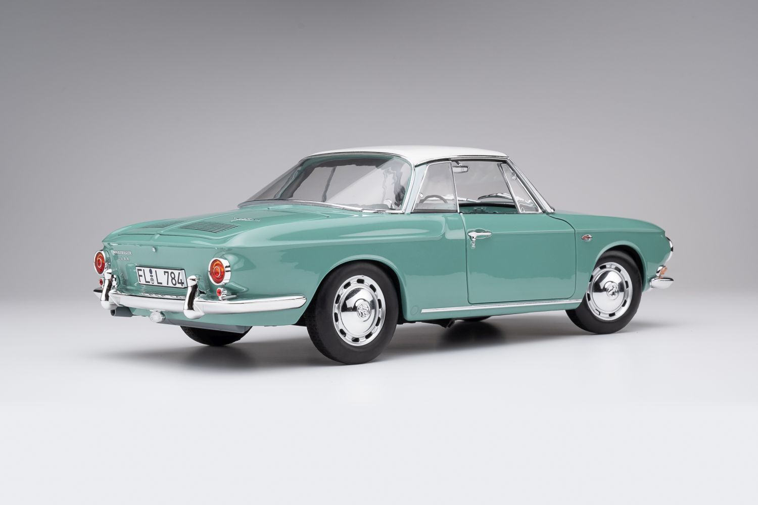 1:18 Norev - Volkswagen Karmann Ghia Typ 34 Pacific green / white roof