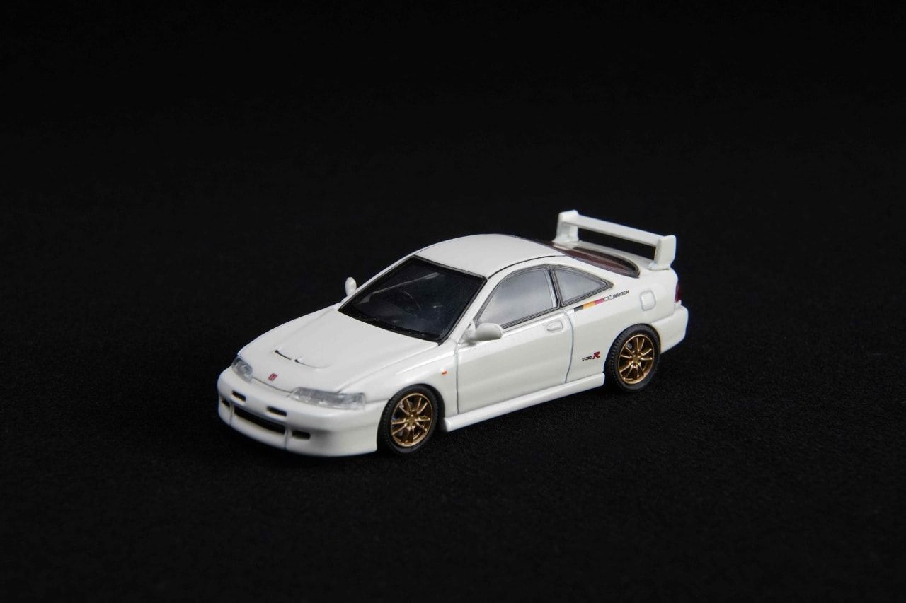 1:64 Motorhelix - 1997 Honda Integra Type-R (DC2) Mugen - White