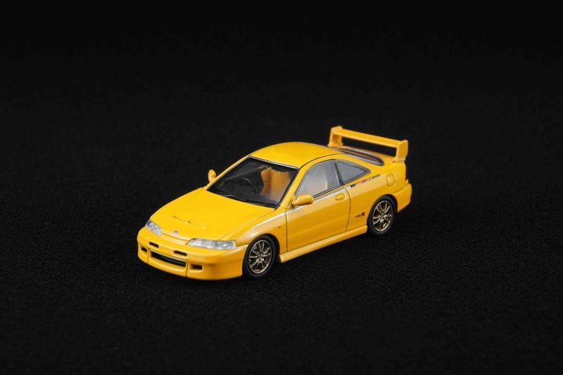 1:64 Motorhelix - 1997 Honda Integra Type-R (DC2) Mugen - Yellow