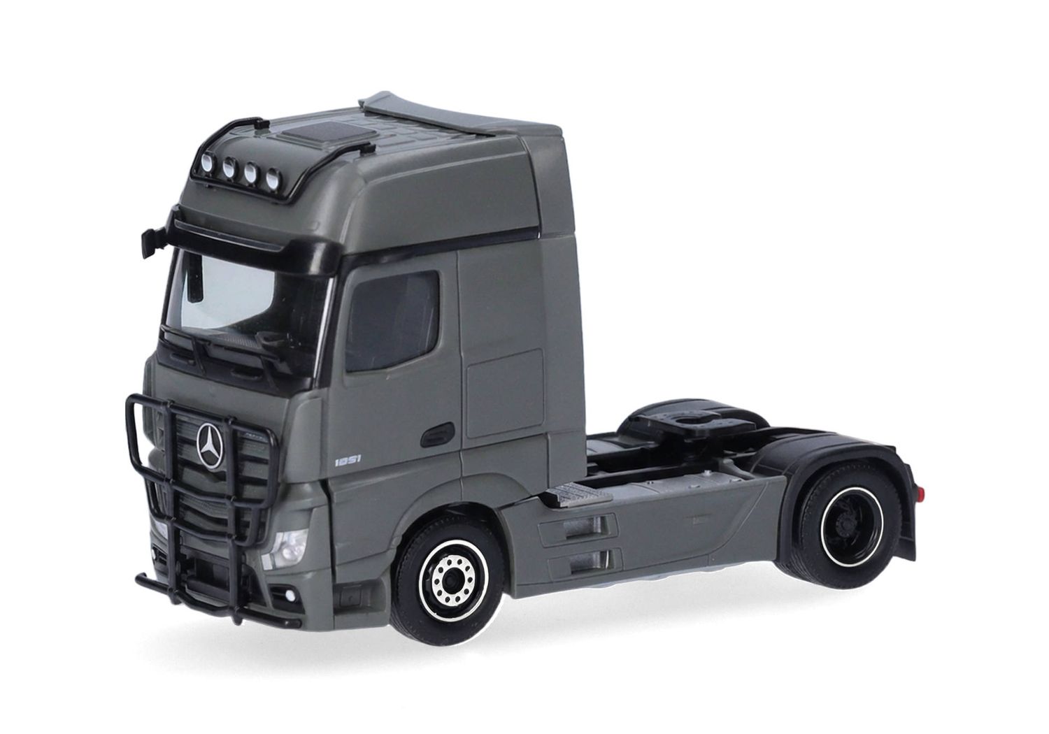 1:87 Herpa - Mercedes-Benz Actros '18 L Gigaspace Zugmaschine 2achs mit Lampenbügel und Rammschutz, grau