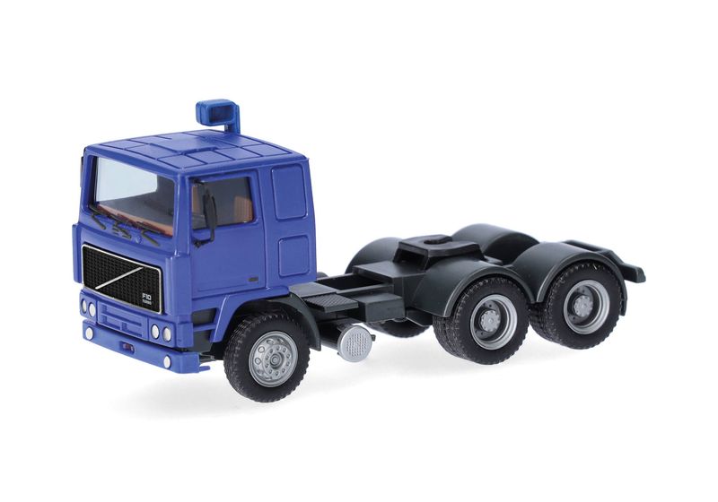 1:87 Herpa - Volvo F10 Flachdach Zugmaschine 3-achs, ultramarinblau 1:87 Herpa - Volvo F10 Flachdach Zugmaschine 3-achs, ultramarinblau