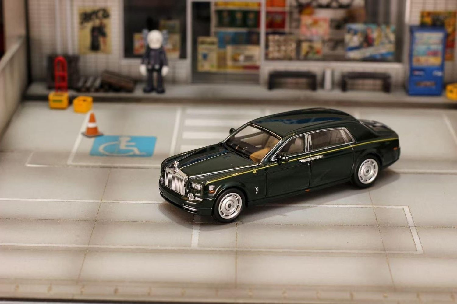 1:64 Street Weapon - Phantom VII, peninsula green