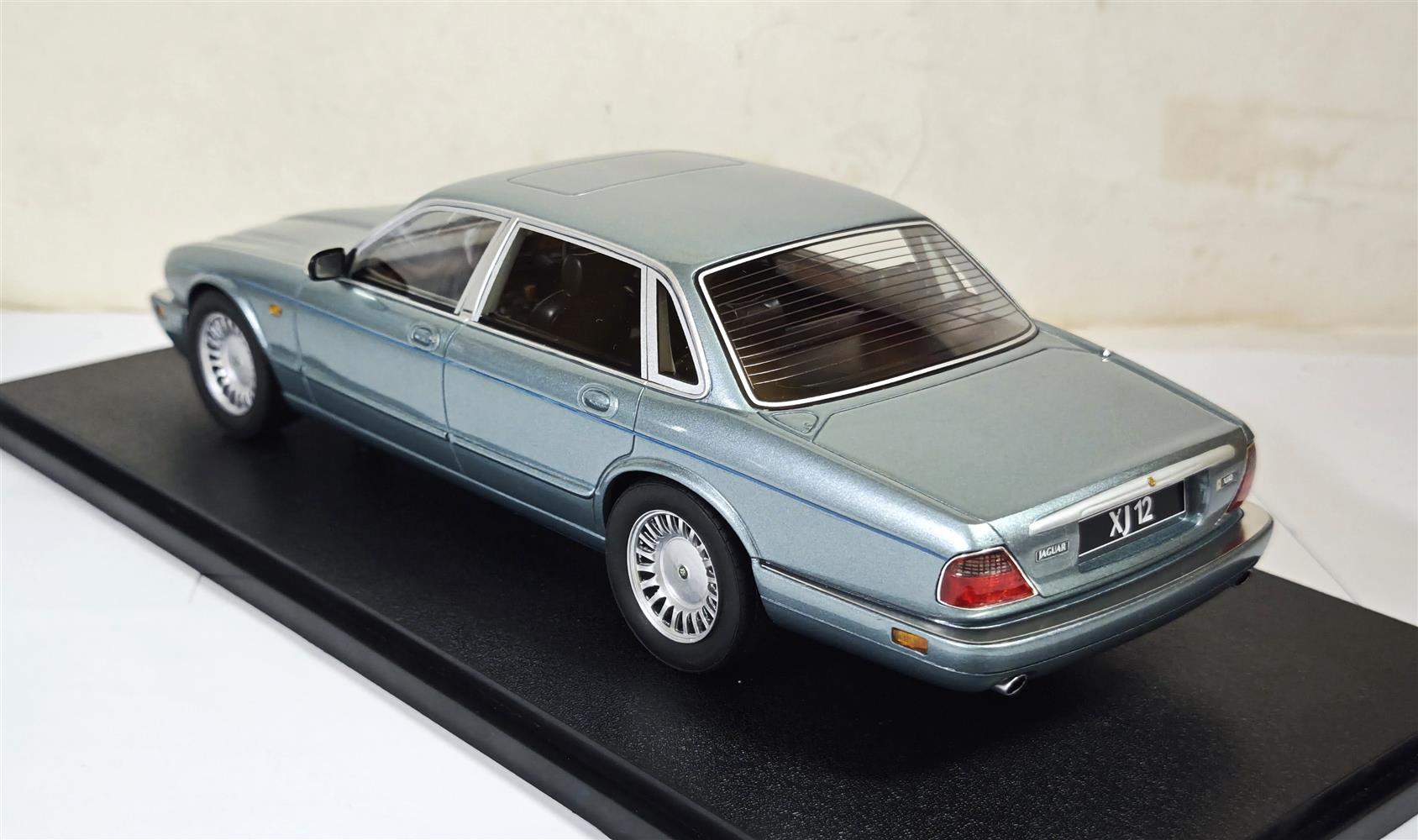 1:18 Cult Models - Jaguar XJ12 Sovereign ice blue 94-97