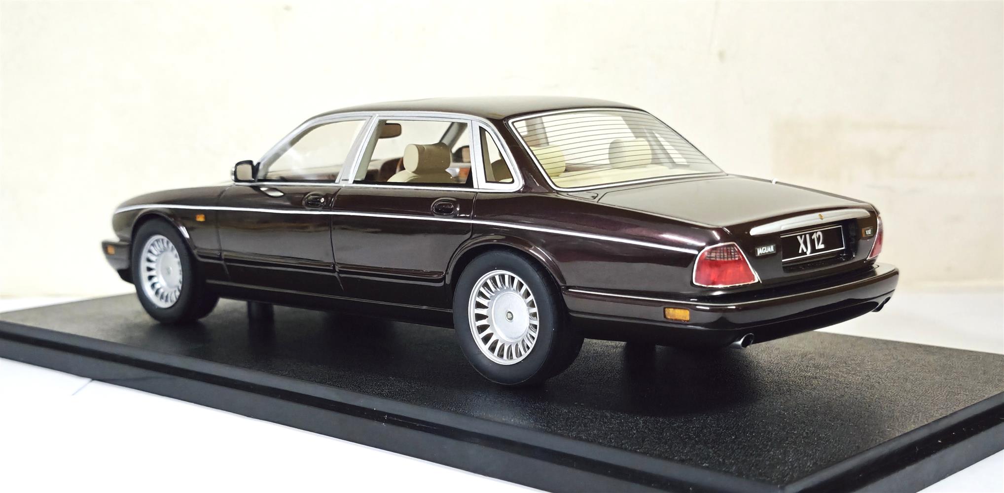 1:18 Cult Models - Jaguar XJ12 Sovereign red 94-97