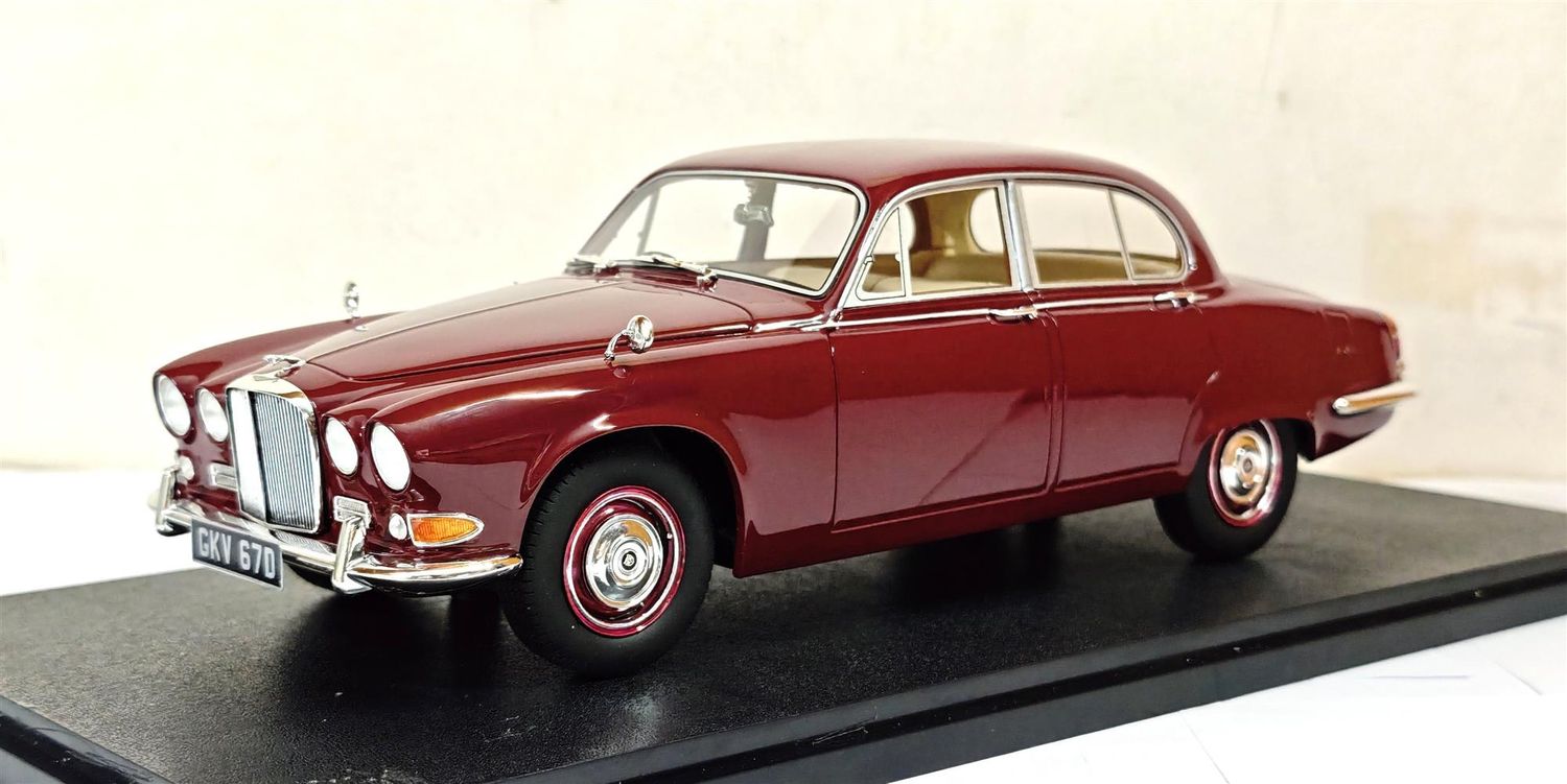 1:18 Cult Models - Jaguar 420 regency red 66 - 69