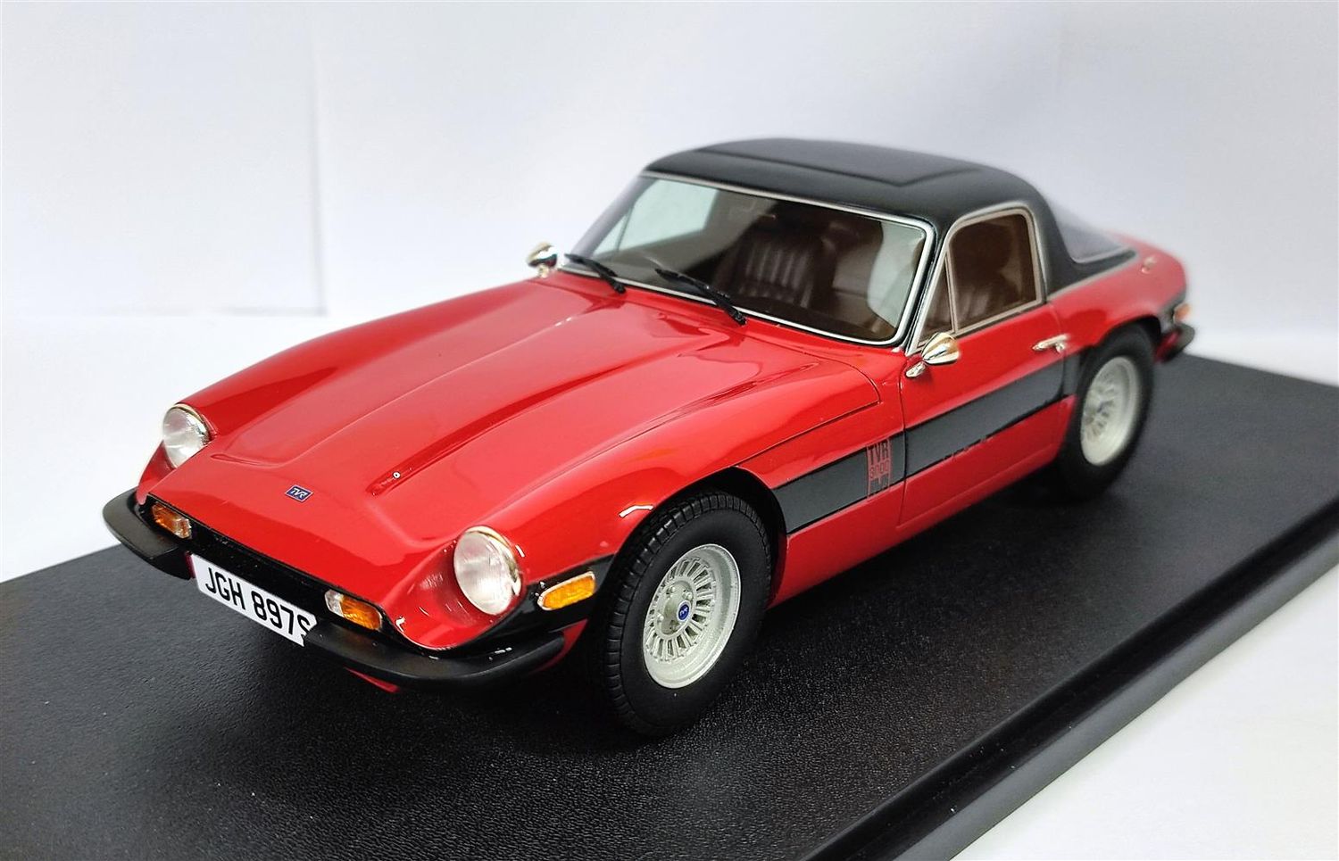 1:18 Cult Models - TVR 3000M red 72-76