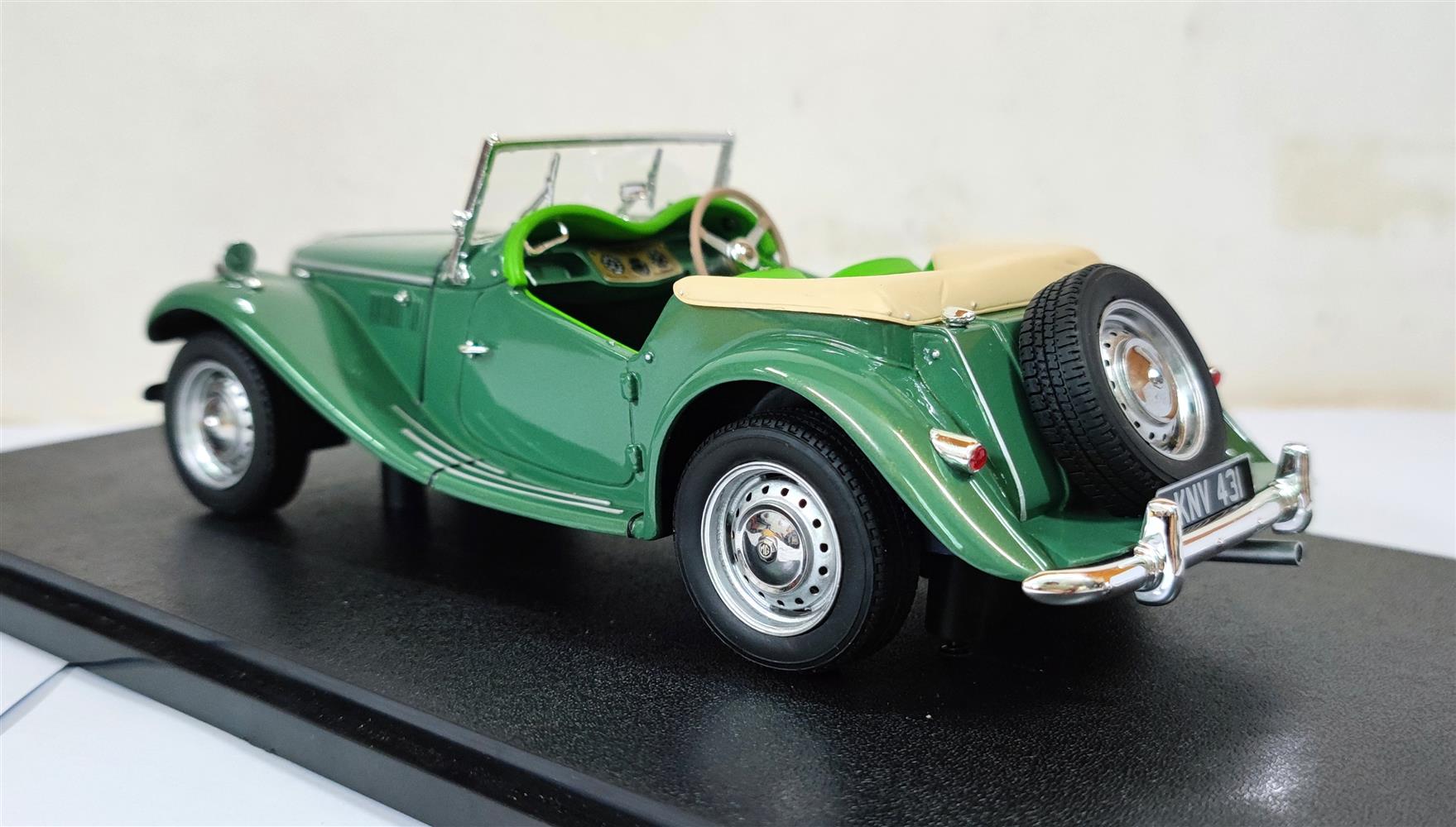 1:18 Cult Models - MG TF green 53-55