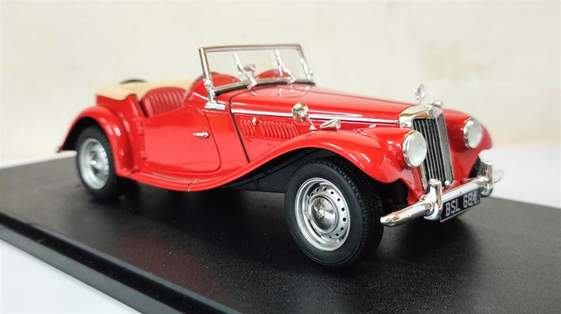 1:18 Cult Models - MG TF red 53-55