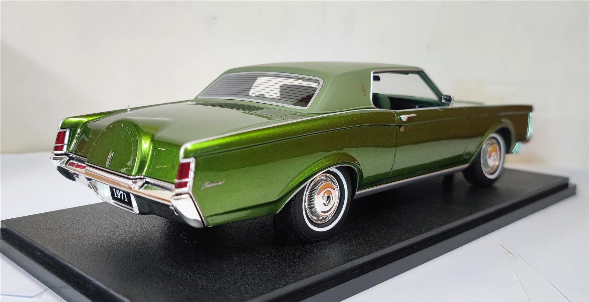 1:18 Cult Models - Lincoln Continental Mark III green metallic 1971