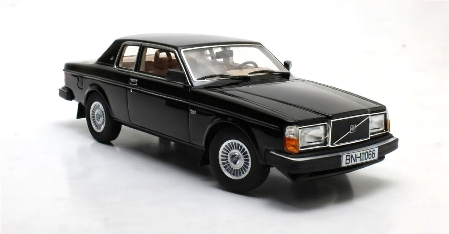 1:18 Cult Models - Volvo 262C Bertone black 1981