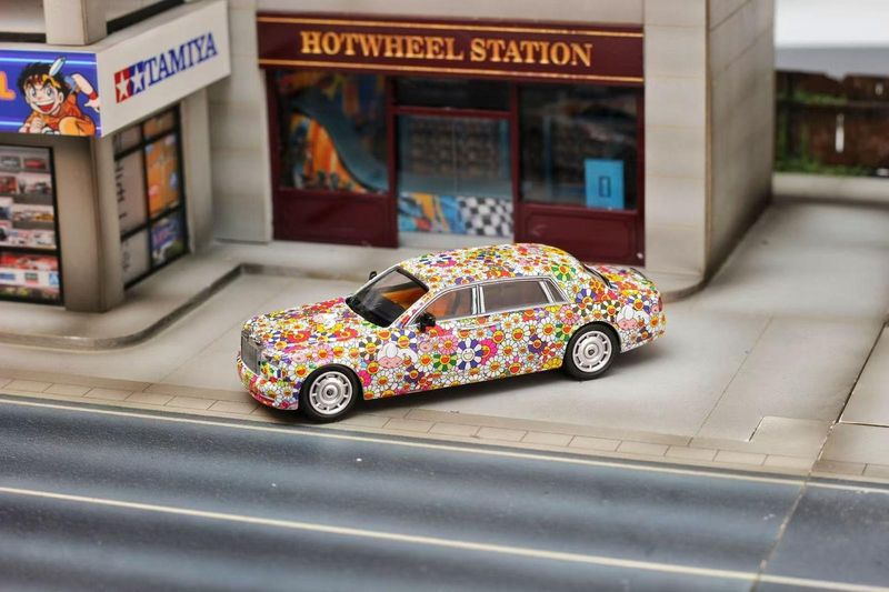 1:64 Street Weapon -  Phantom VII, sunflower