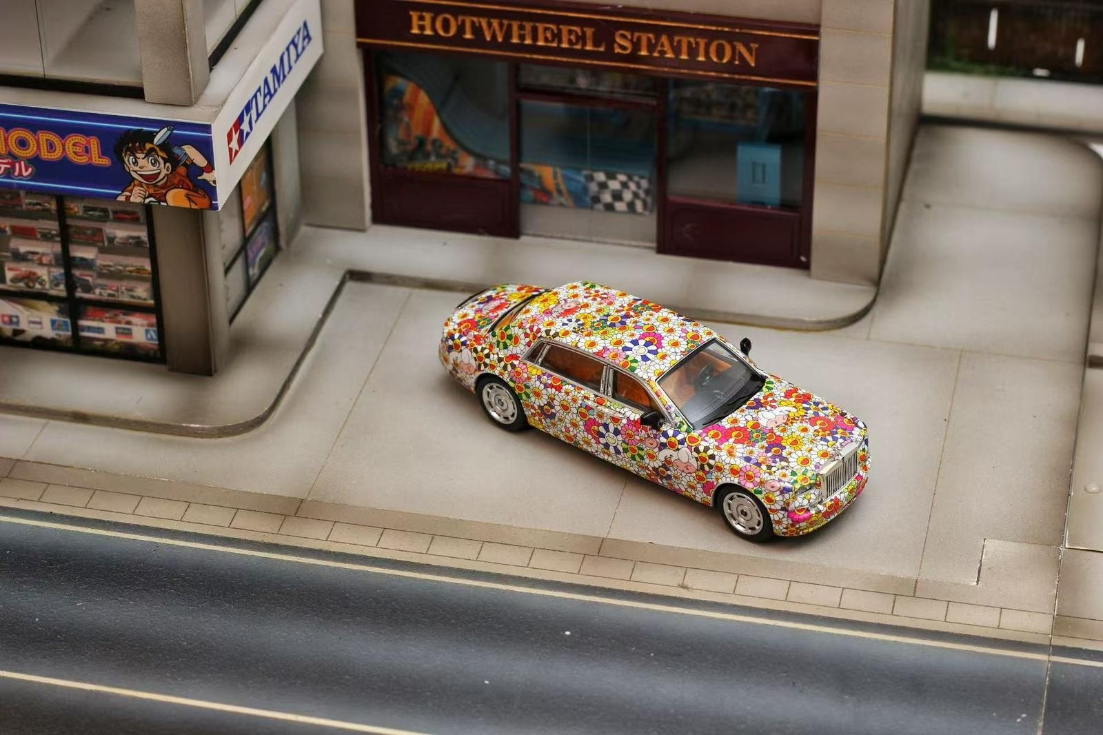 1:64 Street Weapon -  Phantom VII, sunflower