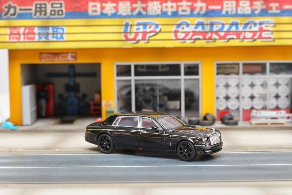 1:64 Street Weapon - Phantom VII, black
