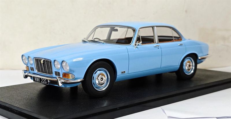 1:18 Cult Models - Jaguar XJ6 4.2 light blue 1968