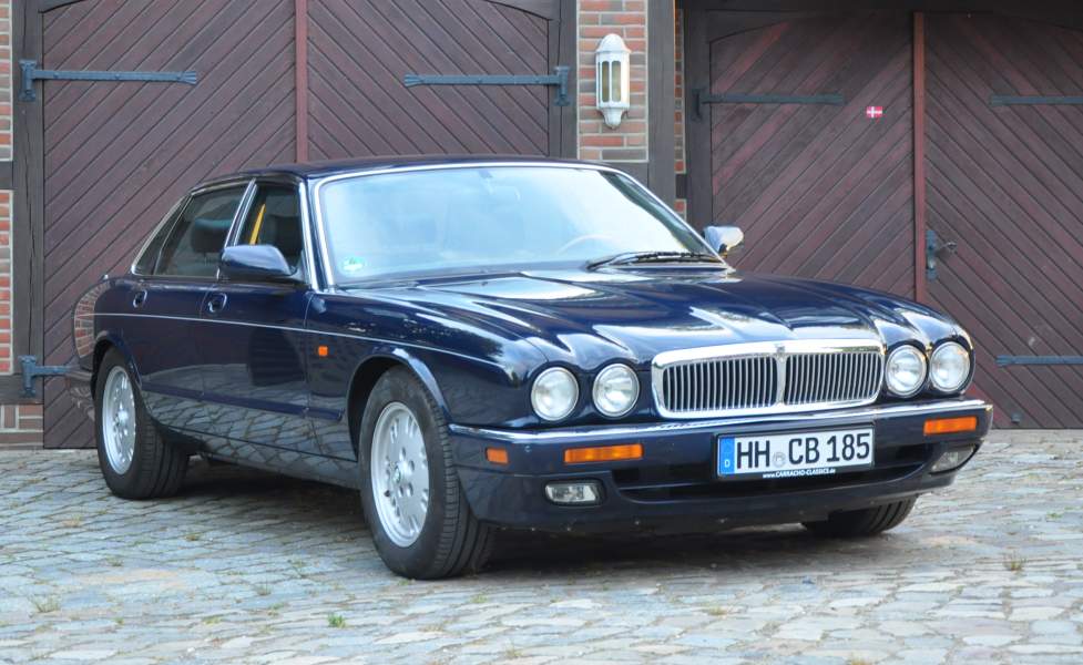 1:18 Cult Models - Jaguar XJ12 westminster blue 94-97