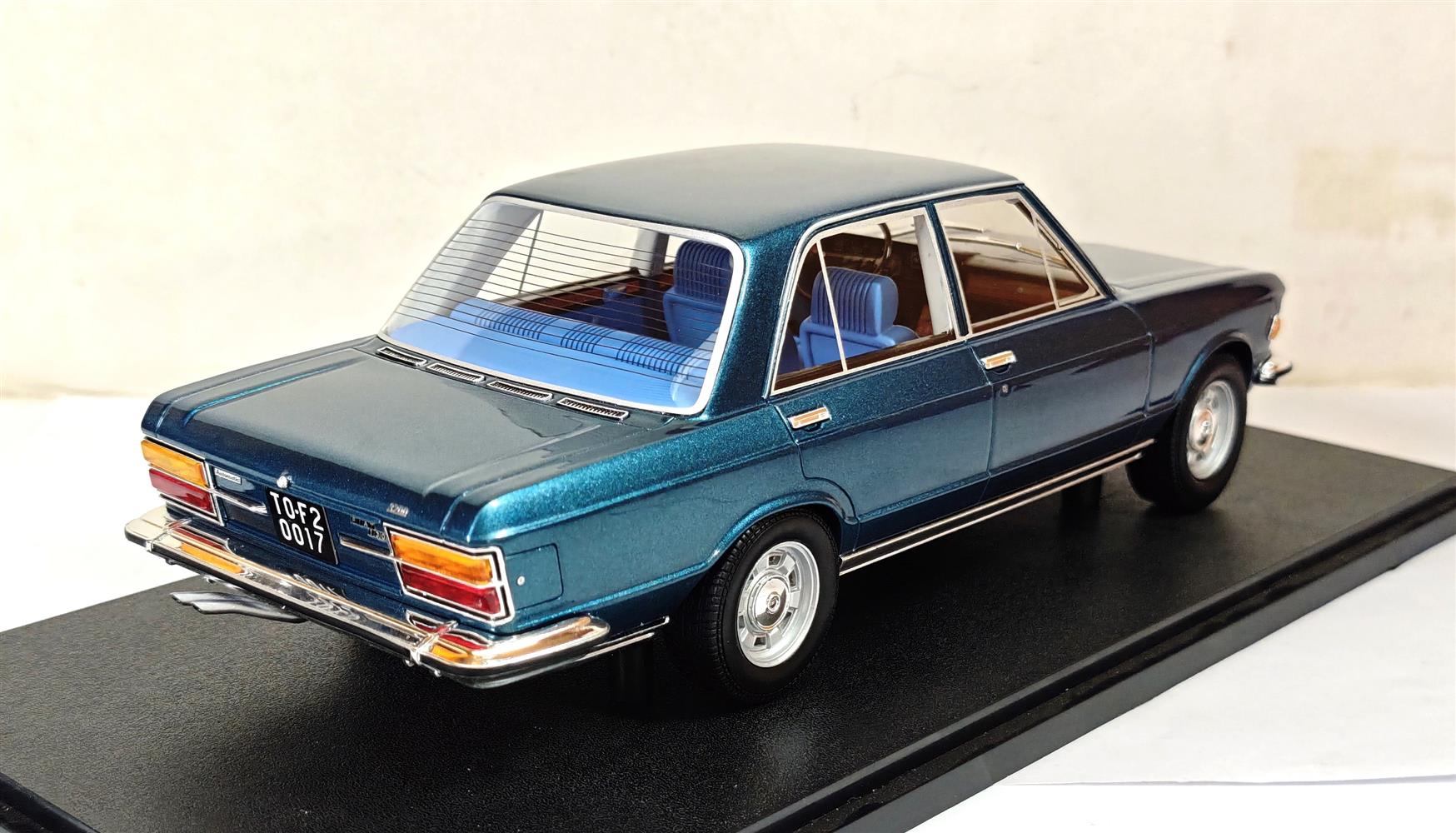 1:18 Cult Models - Fiat 130 Berlina blue metallic 69-77